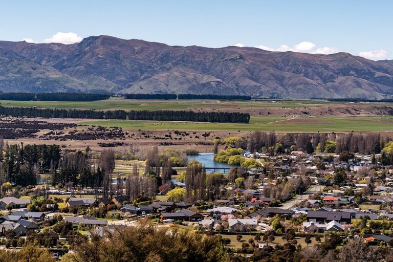 Photo of property in 69 Kanuka Rise, Albert Town, Wanaka, 9305