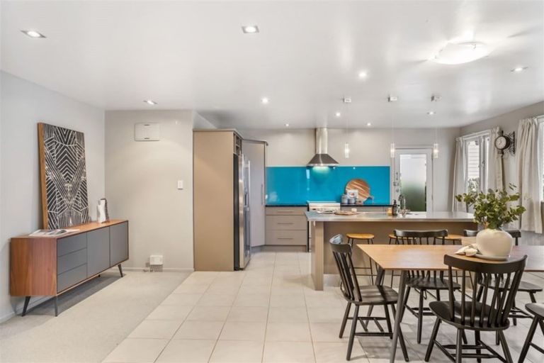 Photo of property in 1/23 Sunnynook Road, Forrest Hill, Auckland, 0620