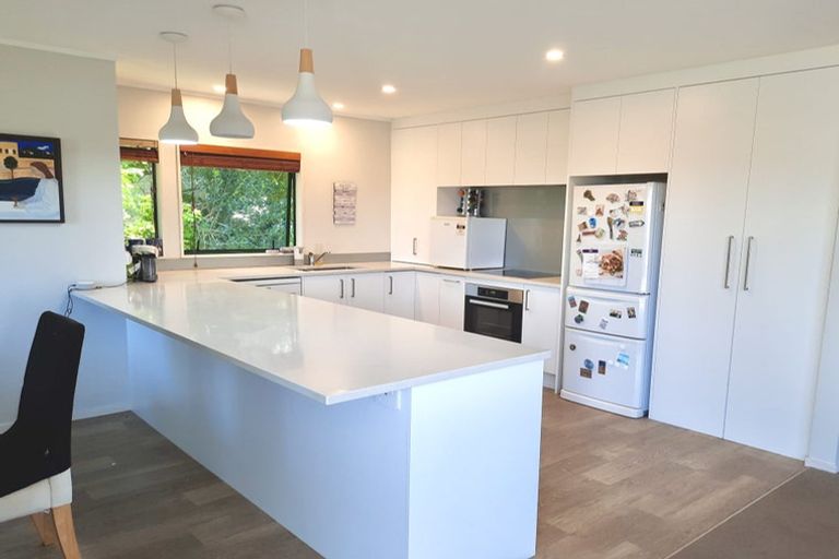 Photo of property in 216 Whangaparaoa Road, Red Beach, 0932