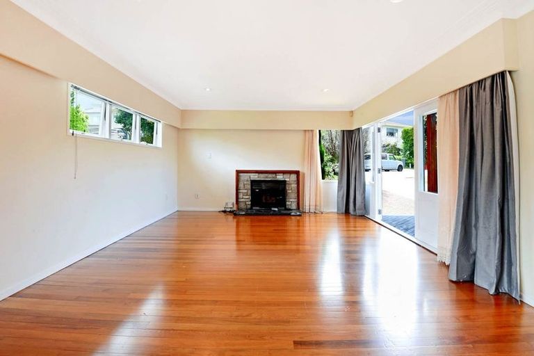 Photo of property in 4 Windsor Place, Windsor Park, Auckland, 0630