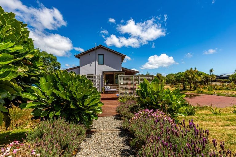 Photo of property in 106 Paetawa Road, Peka Peka, Waikanae, 5391