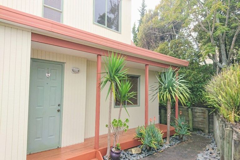 Photo of property in 2/12 Grenadine Place, Unsworth Heights, Auckland, 0632