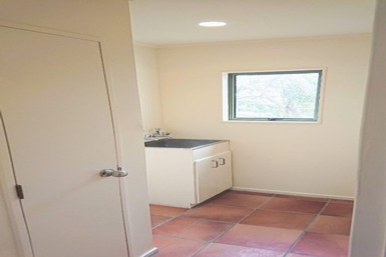 Photo of property in 2/12 Grenadine Place, Unsworth Heights, Auckland, 0632