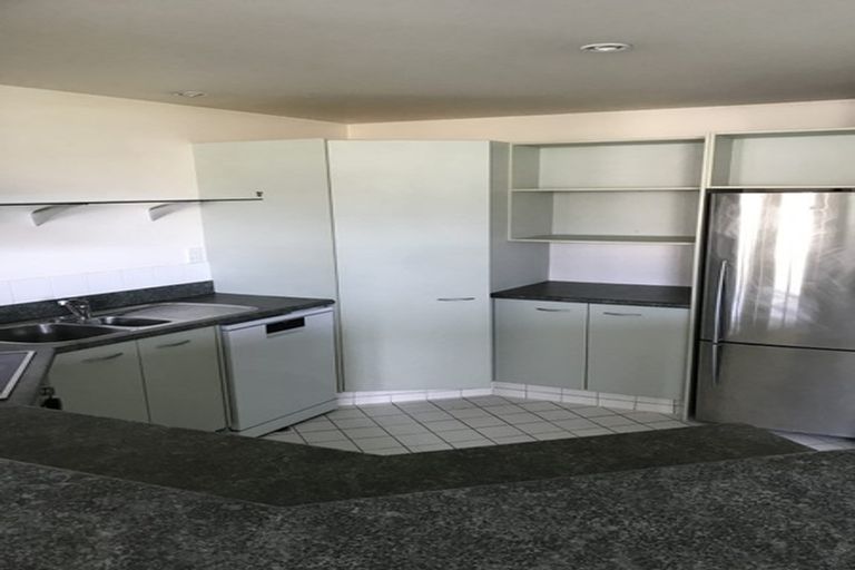 Photo of property in Grandstand Apartments, 10/80 Kent Terrace, Mount Victoria, Wellington, 6011