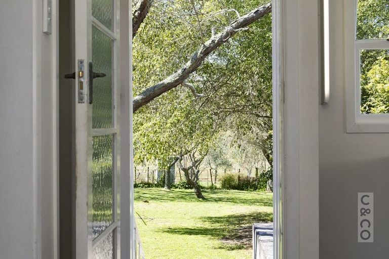 Photo of property in 30 Riverhead Road, Kumeu, 0810