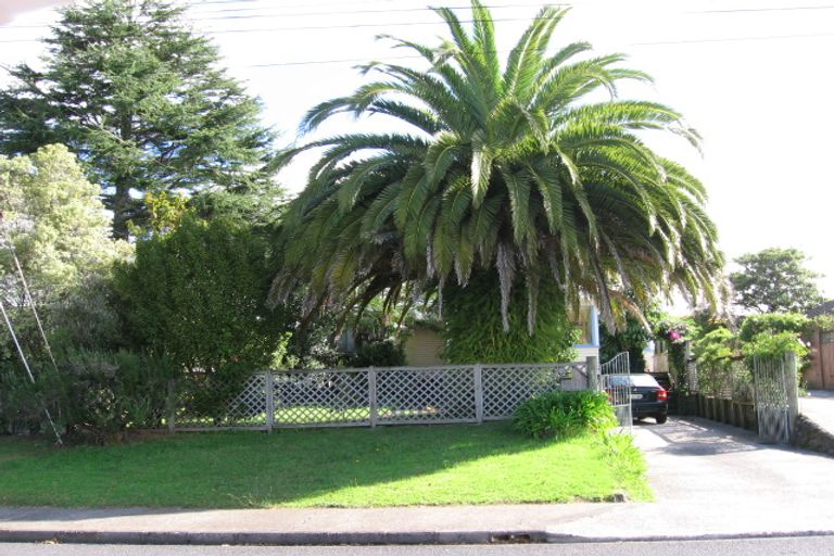 Photo of property in 1/90 Gloria Avenue, Te Atatu Peninsula, Auckland, 0610