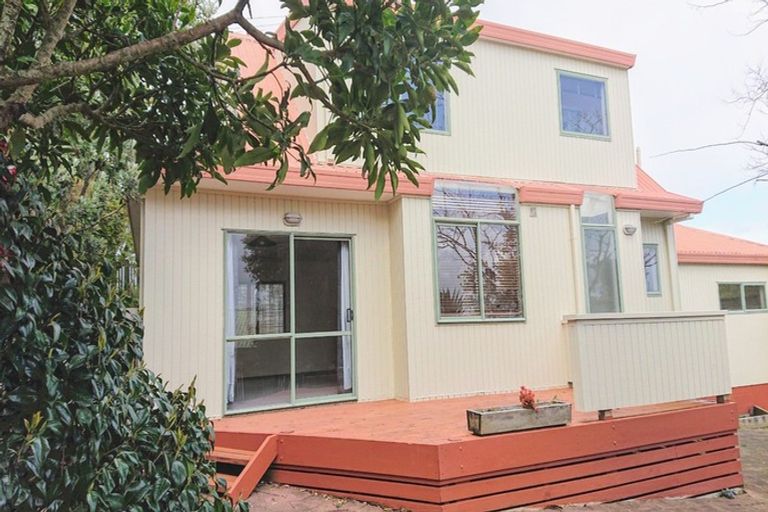 Photo of property in 2/12 Grenadine Place, Unsworth Heights, Auckland, 0632