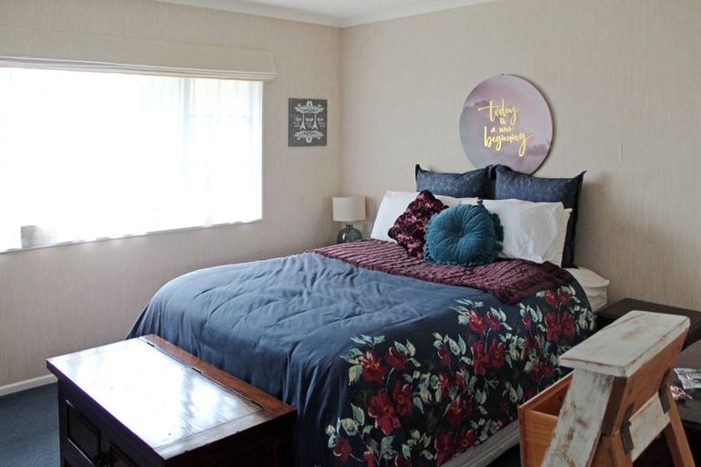 Photo of property in 16 Woodgate Court, Fitzherbert, Palmerston North, 4410