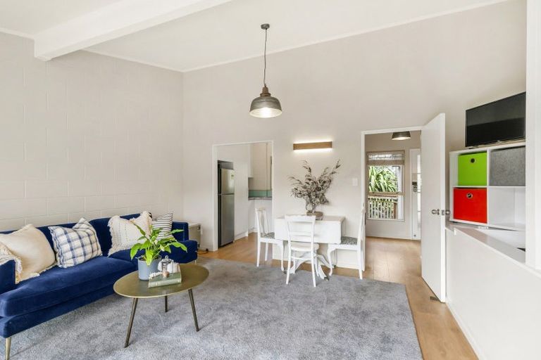 Photo of property in 2/8 Narbada Crescent, Khandallah, Wellington, 6035