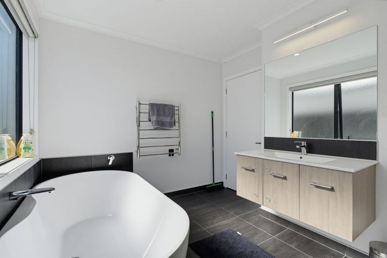 Photo of property in 8 Enforce Lane, Halswell, Christchurch, 8025