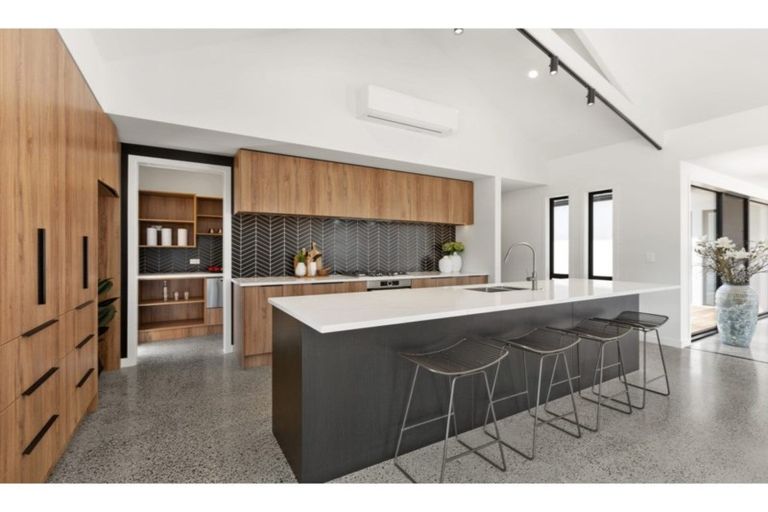 Photo of property in 35 Mike Smith Drive, Cambridge, 3434