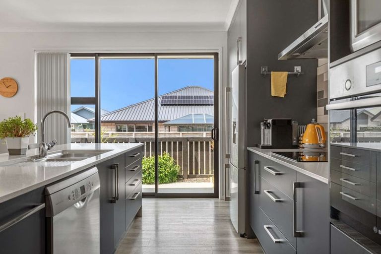 Photo of property in 8 Kaitaka Way, Papamoa, 3118