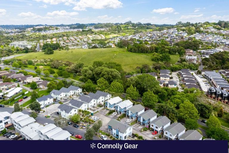 Photo of property in 2626/10 John Jennings Drive, Oteha, Auckland, 0632