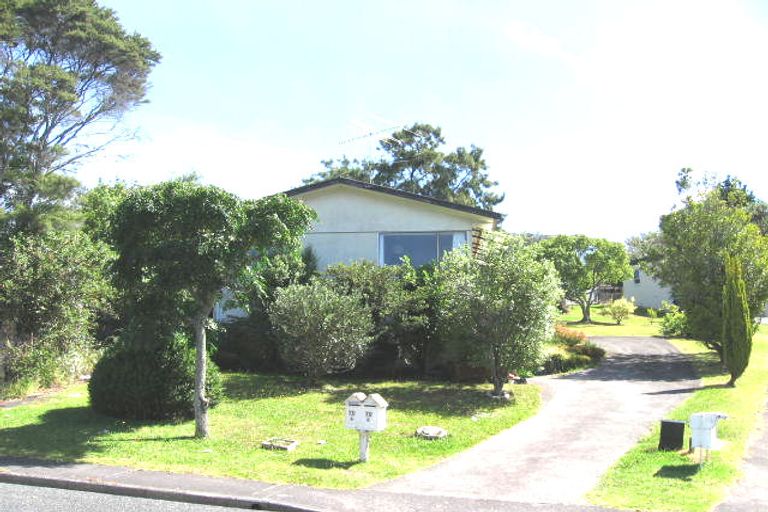 Photo of property in 2/70 Cockayne Crescent, Sunnynook, Auckland, 0620