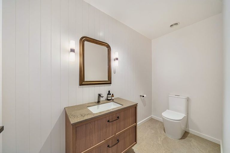 Photo of property in 405a Paekakariki Hill Road, Paekakariki Hill, Porirua, 5381