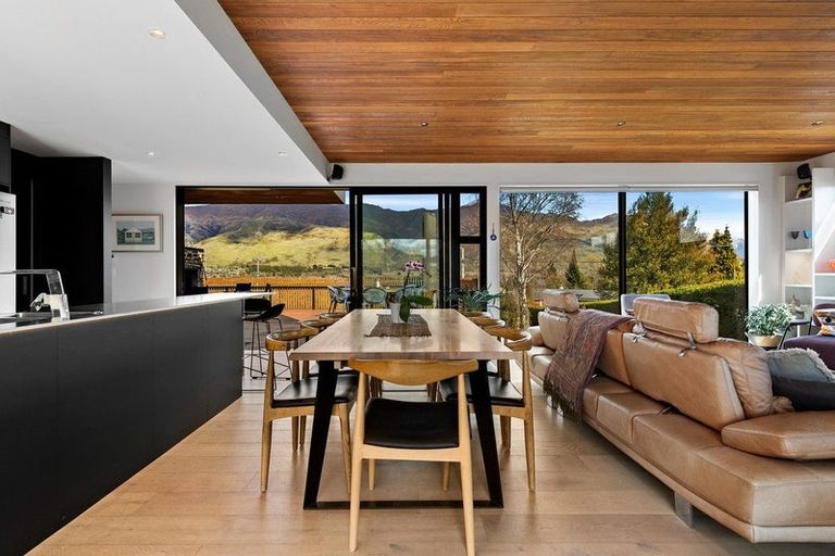Photo of property in 75 Beacon Point Road, Wanaka, 9305