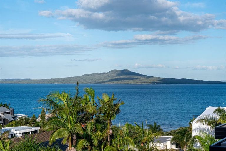 Photo of property in 18a Marama Street, Castor Bay, Auckland, 0620