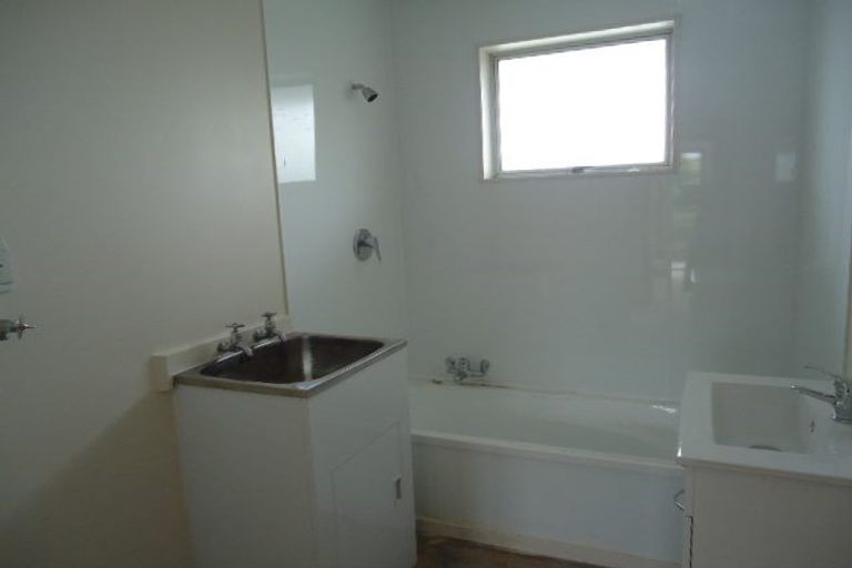 Photo of property in 2/7 Division Street, Riccarton, Christchurch, 8041