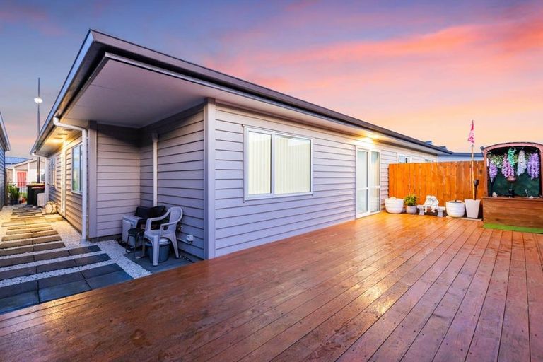 Photo of property in 22 Kapowai Boulevard, Takanini, 2112