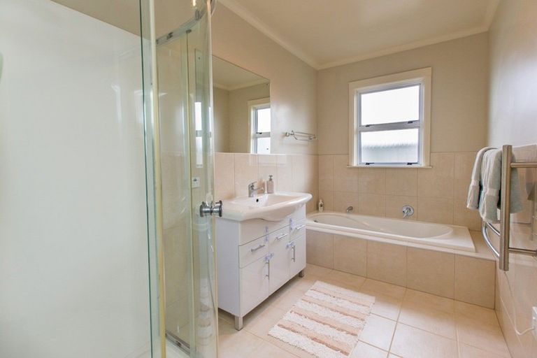 Photo of property in 4 Woodstock Place, Hokowhitu, Palmerston North, 4410