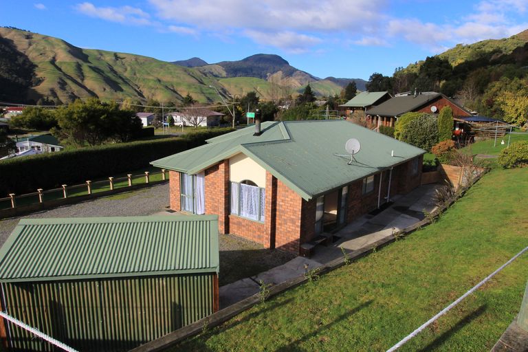 Photo of property in 31 Main Road, Havelock, 7100