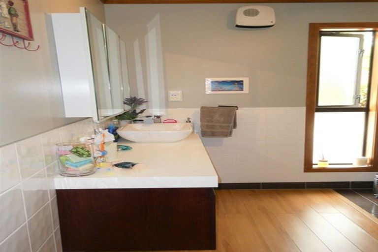 Photo of property in 30 Golf Links Road, Kaiata, Greymouth, 7805