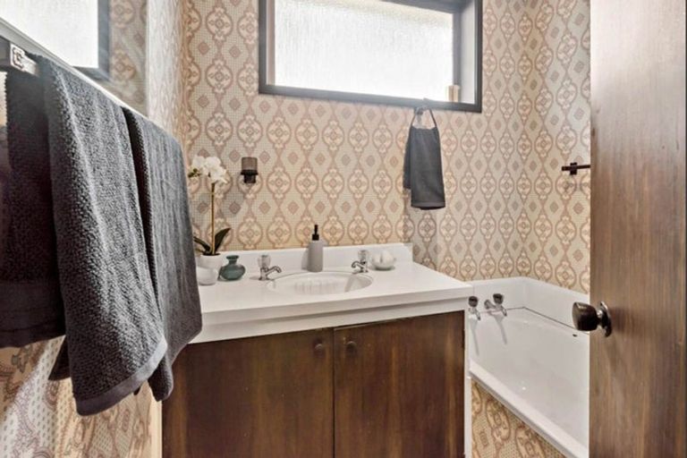 Photo of property in 1/11 Thornton Road, Milford, Auckland, 0620