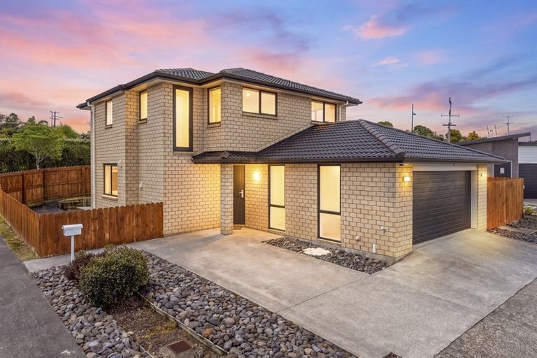Photo of property in 1 Sauterne Road, Kumeu, 0810
