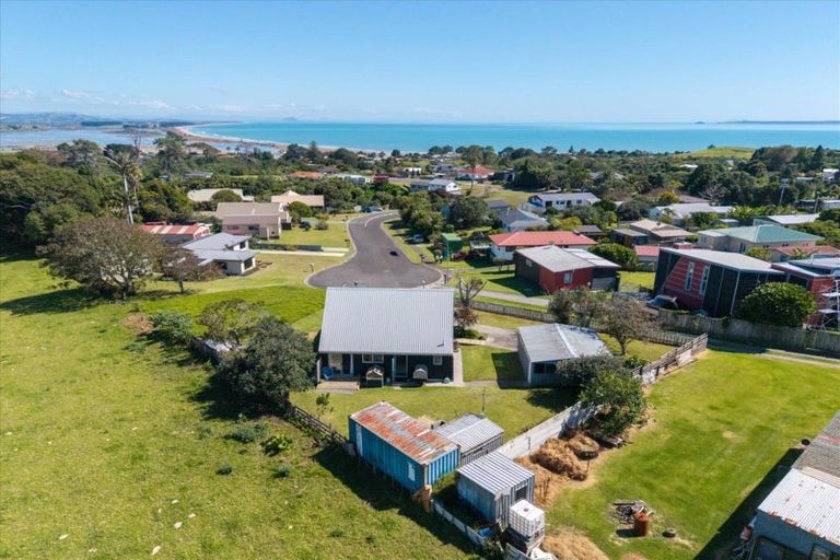 Photo of property in 21 Whenuariri Place, Maketu, Te Puke, 3189