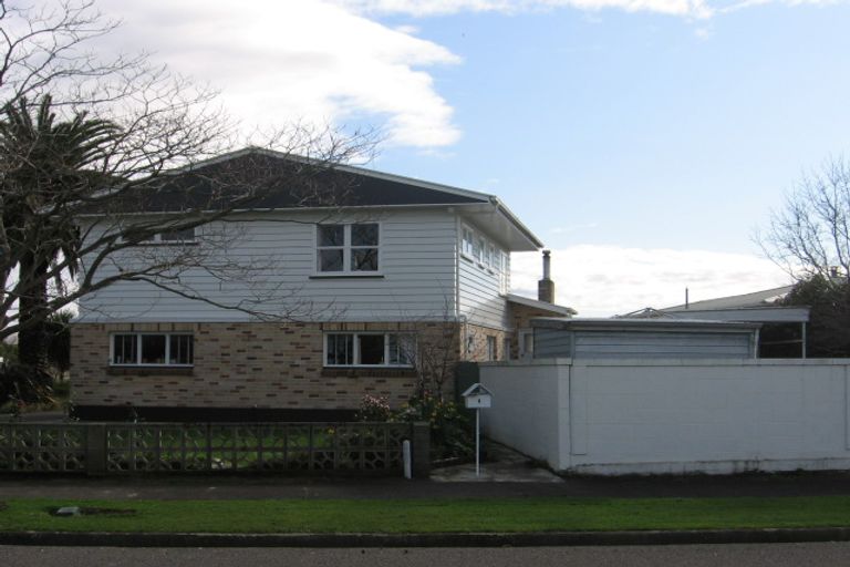 Photo of property in 1 Anzio Place, Awapuni, Palmerston North, 4412