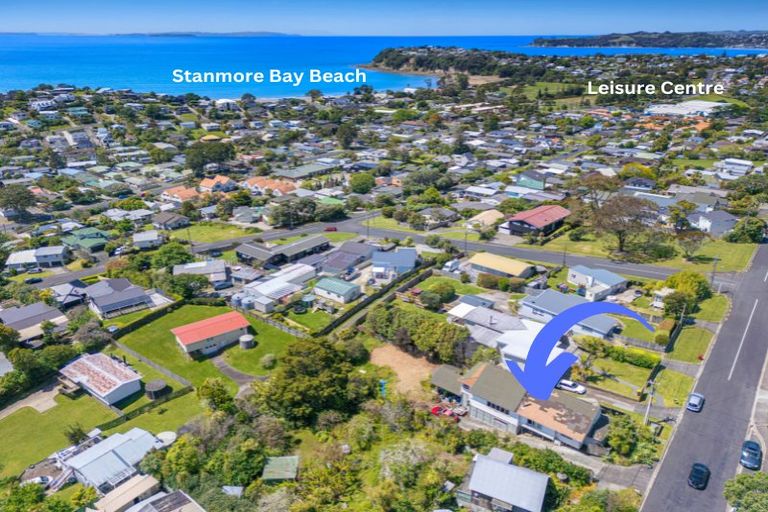 Photo of property in 10 Surf Road, Stanmore Bay, Whangaparaoa, 0932