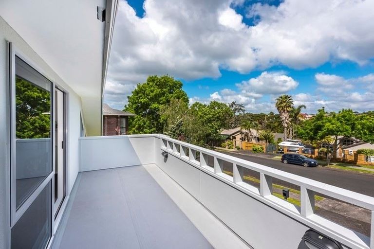 Photo of property in 13 Lagoon Way, West Harbour, Auckland, 0618