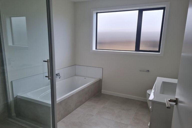 Photo of property in 54 Paparahi Place, Wainui, Silverdale, 0992