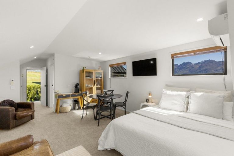 Photo of property in 6 Stockyard Lane, Jacks Point, Queenstown, 9371