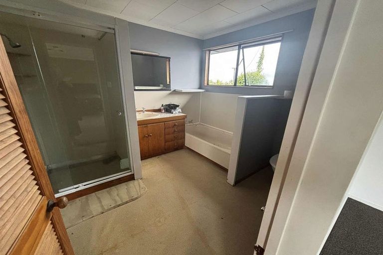 Photo of property in 1939 South Road, Pitone, New Plymouth, 4374