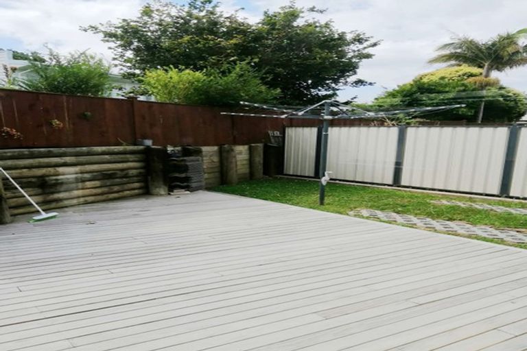 Photo of property in 3c Crystal Avenue, Glendene, Auckland, 0602