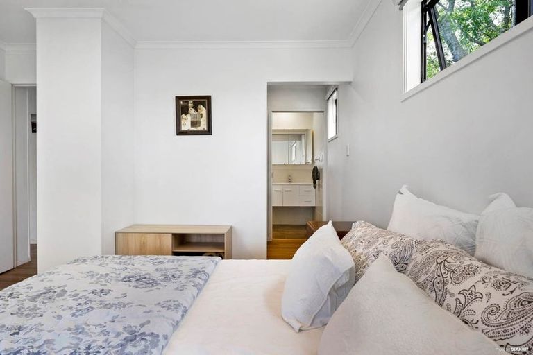 Photo of property in 9 Kingussie Place, Highland Park, Auckland, 2010