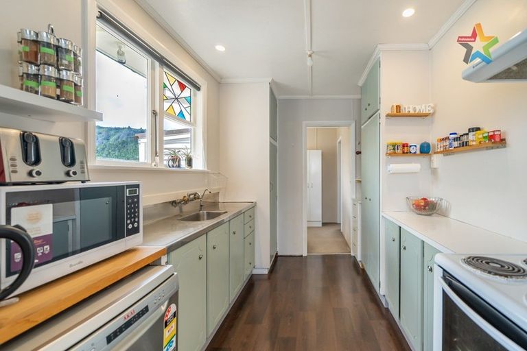 Photo of property in 43 August Street, Stokes Valley, Lower Hutt, 5019