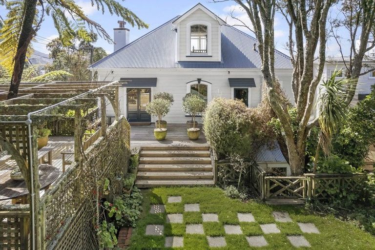 Photo of property in 129 Upland Road, Kelburn, Wellington, 6012