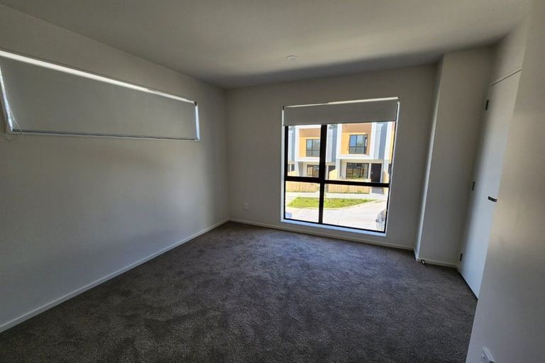 Photo of property in 25 Morihana Close, Glen Eden, 0602