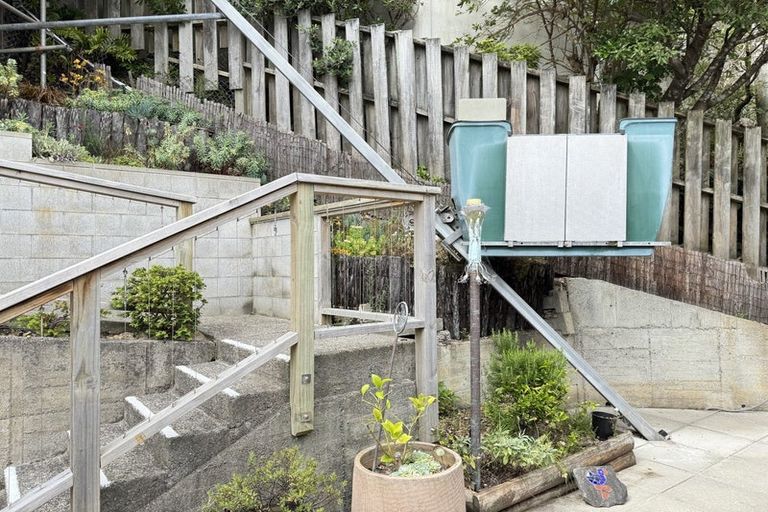 Photo of property in 38 Robieson Street, Roseneath, Wellington, 6011