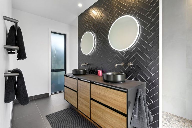 Photo of property in 83 Sunline Drive, Leamington, Cambridge, 3432