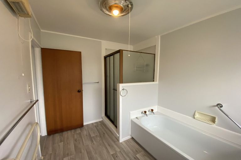 Photo of property in 2/9 Evans Road, Glen Eden, Auckland, 0602