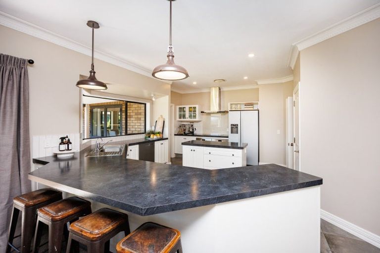 Photo of property in 138 Valley Views, Fitzherbert, Palmerston North, 4472