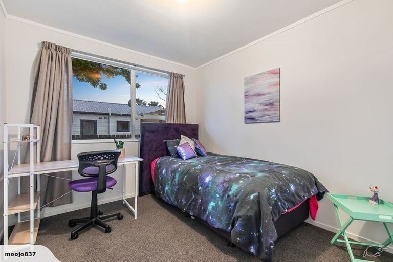 Photo of property in 2/13 Hamurana Place, Te Atatu Peninsula, Auckland, 0610