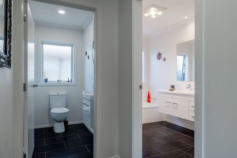 Photo of property in 2 Morocco Terrace, Kelvin Grove, Palmerston North, 4414