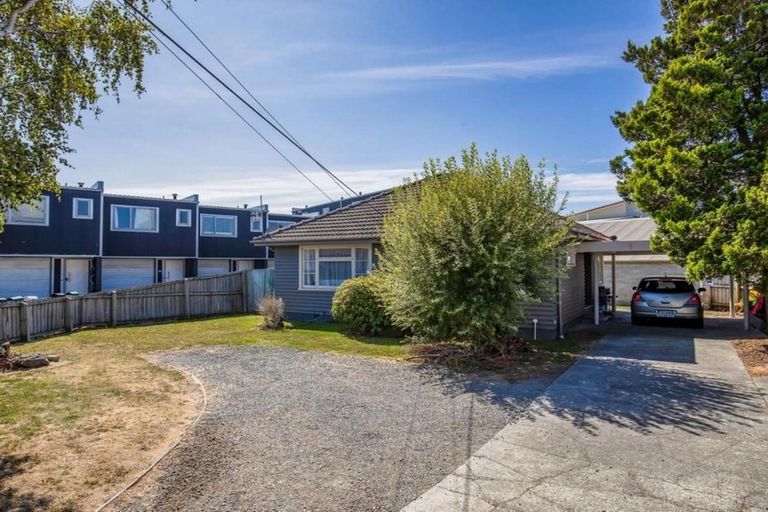Photo of property in 143 Olliviers Road, Phillipstown, Christchurch, 8011