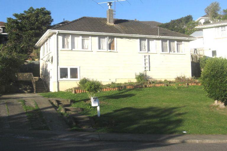 Photo of property in 12 Hereford Street, Cannons Creek, Porirua, 5024