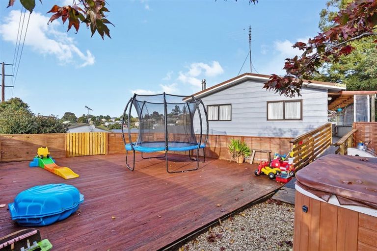 Photo of property in 96 Athena Drive, Totara Vale, Auckland, 0629