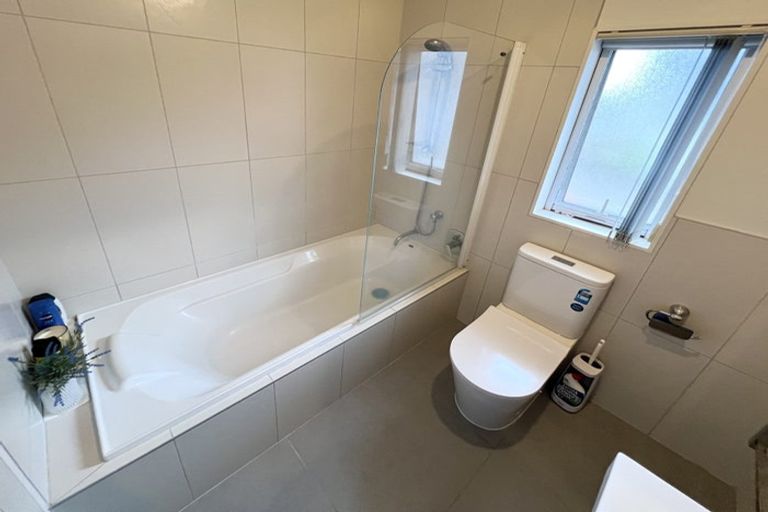 Photo of property in 22 Mulroy Place, Pinehill, Auckland, 0632